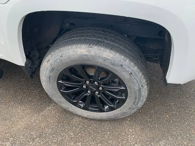 2022 GMC Canyon, bílá, 35 200 km, dovoz Kanada — foto 9 z 12