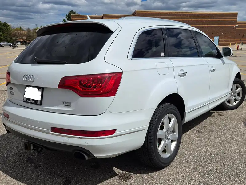 2015 Audi Q7 Progressiv, bílá, 195 000 km, dovoz Kanada — foto 8 z 12