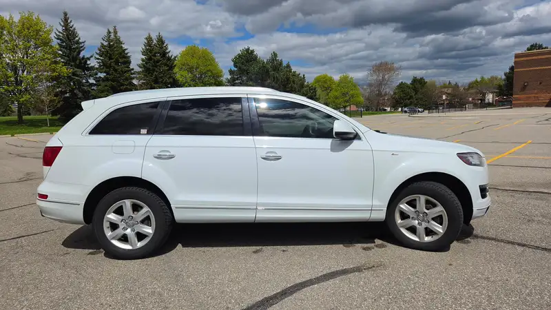 2015 Audi Q7 Progressiv, bílá, 195 000 km, dovoz Kanada — foto 9 z 12