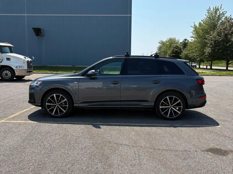 2022 Audi Q7 Progressiv, šedá, 142 948 km, dovoz Kanada — foto 2 z 8