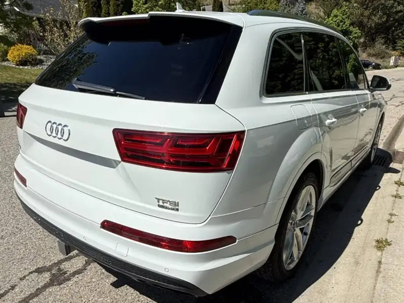 2017 Audi Q7 Progressiv, bílá, 186 000 km, dovoz Kanada — foto 10 z 12