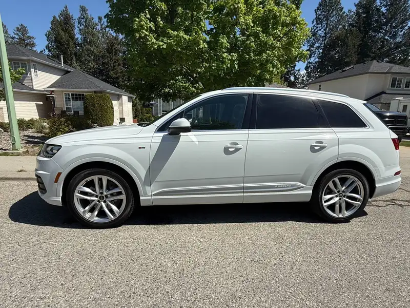 2017 Audi Q7 Progressiv, bílá, 186 000 km, dovoz Kanada — foto 6 z 12