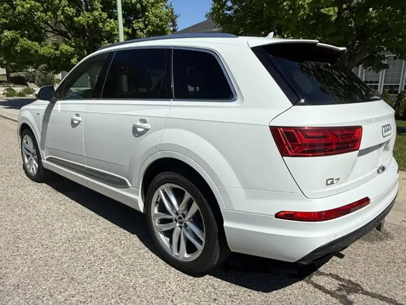 2017 Audi Q7 Progressiv, bílá, 186 000 km, dovoz Kanada — foto 7 z 12