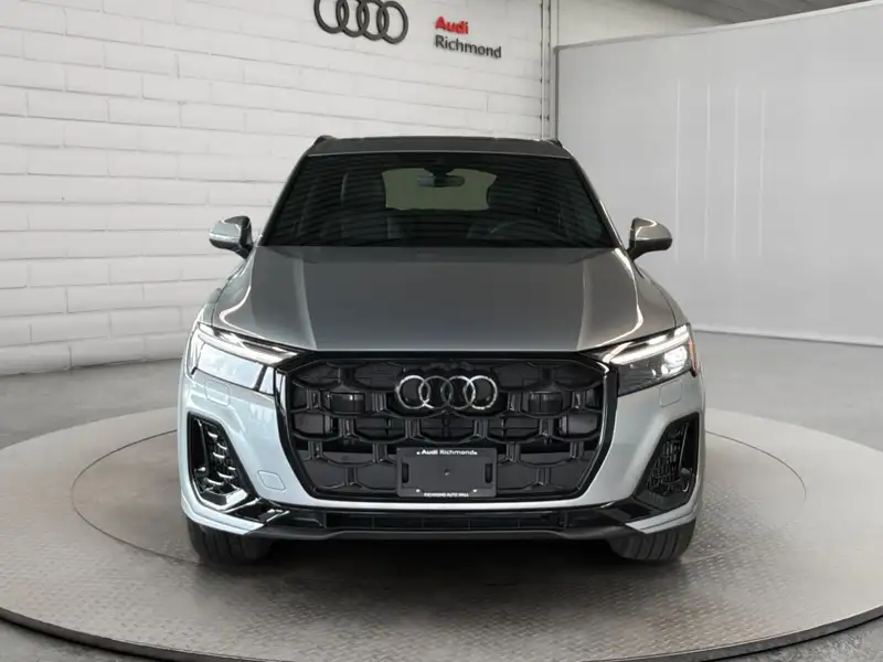 2026 Audi Q7 Progressiv, stříbrná, 90 km, dovoz Kanada — foto 2 z 12