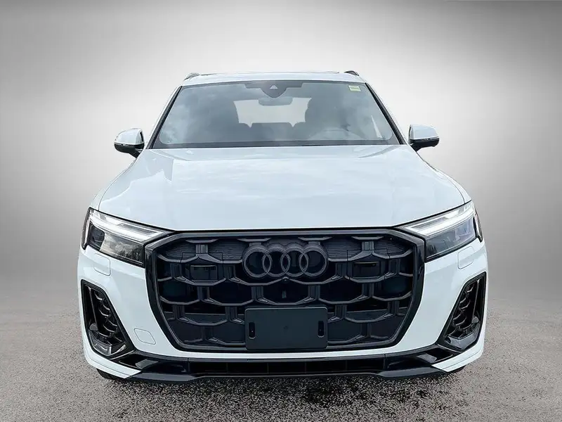 2026 Audi Q7 Progressiv, bílá, 85 km, dovoz Kanada — foto 2 z 12