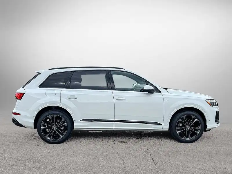 2026 Audi Q7 Progressiv, bílá, 85 km, dovoz Kanada — foto 4 z 12