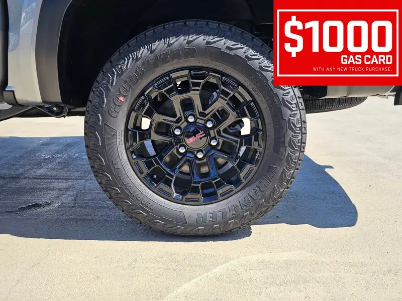 2026 GMC Canyon Elevation, stříbrná, 4 km, dovoz Kanada — foto 12 z 12