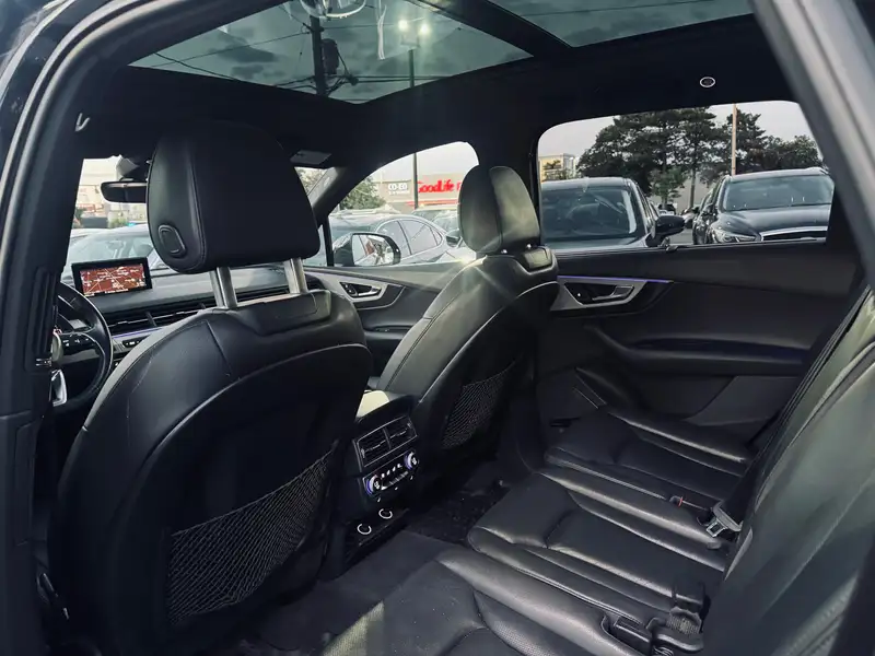 2017 Audi Q7 Technik, modrá, 175 000 km, dovoz Kanada — foto 10 z 12