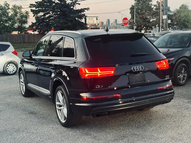 2017 Audi Q7 Technik, modrá, 175 000 km, dovoz Kanada — foto 3 z 12