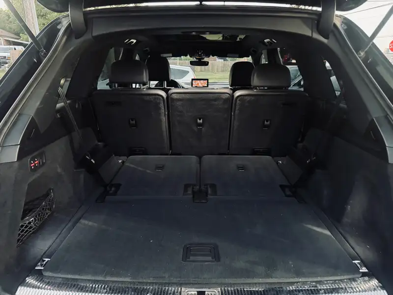 2017 Audi Q7 Technik, modrá, 175 000 km, dovoz Kanada — foto 7 z 12