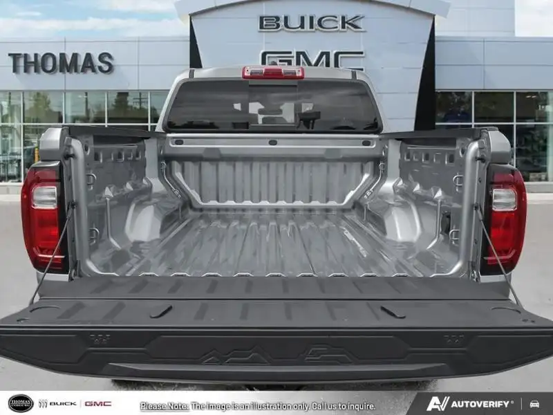 2026 GMC Canyon Elevation, stříbrná, 8 km, dovoz Kanada — foto 7 z 12