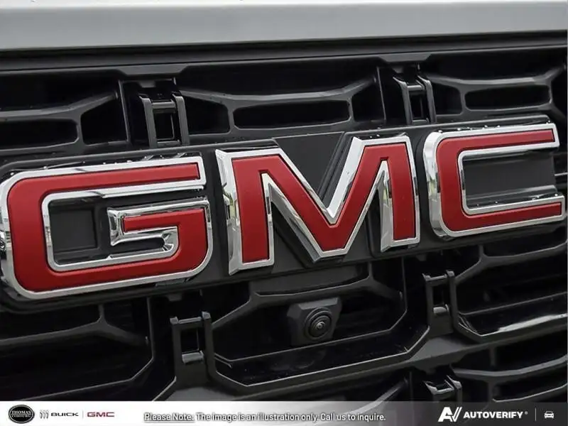 2026 GMC Canyon Elevation, stříbrná, 8 km, dovoz Kanada — foto 9 z 12
