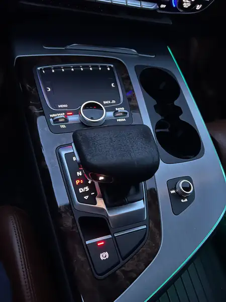 2017 Audi Q7 Technik, bílá, 177 000 km, dovoz Kanada — foto 10 z 10
