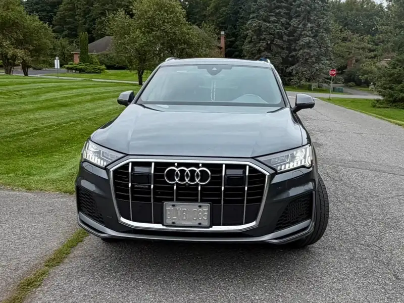 2023 Audi Q7 Progressiv, šedá, 66 900 km, dovoz Kanada — foto 2 z 12