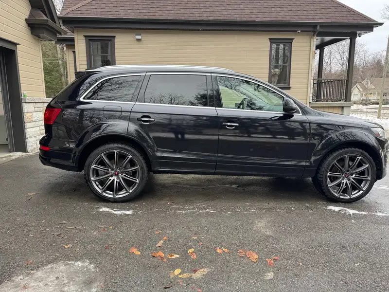 2015 Audi Q7 Progressiv, černá, 171 000 km, dovoz Kanada — foto 9 z 11