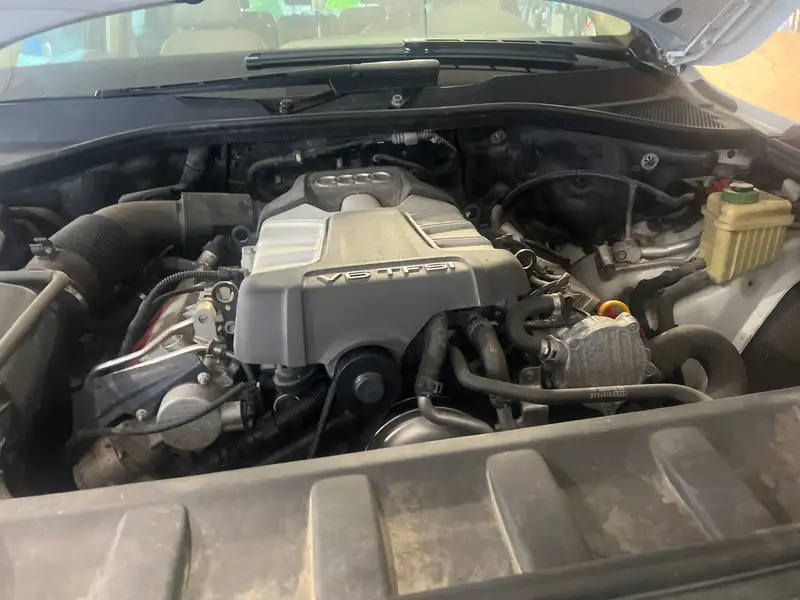 2014 Audi Q7 Progressiv, bílá, 182 948 km, dovoz Kanada — foto 10 z 12