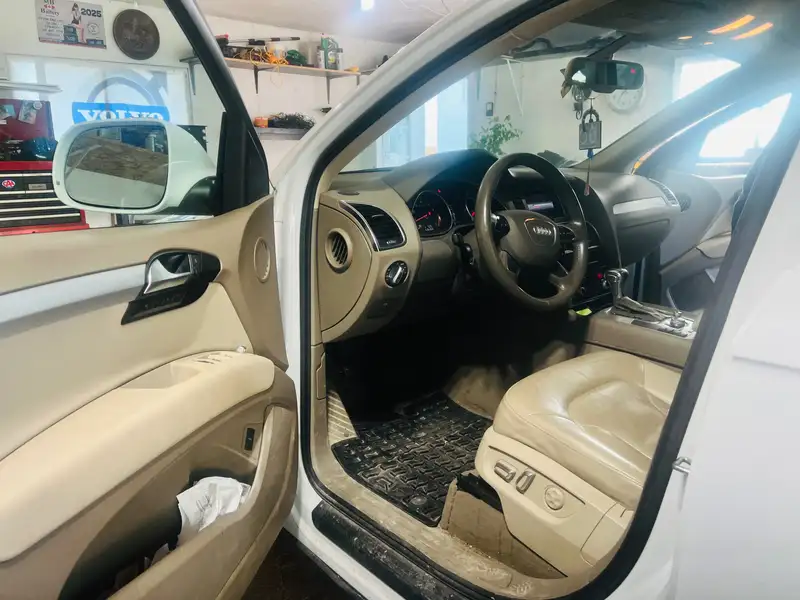 2014 Audi Q7 Progressiv, bílá, 182 948 km, dovoz Kanada — foto 5 z 12