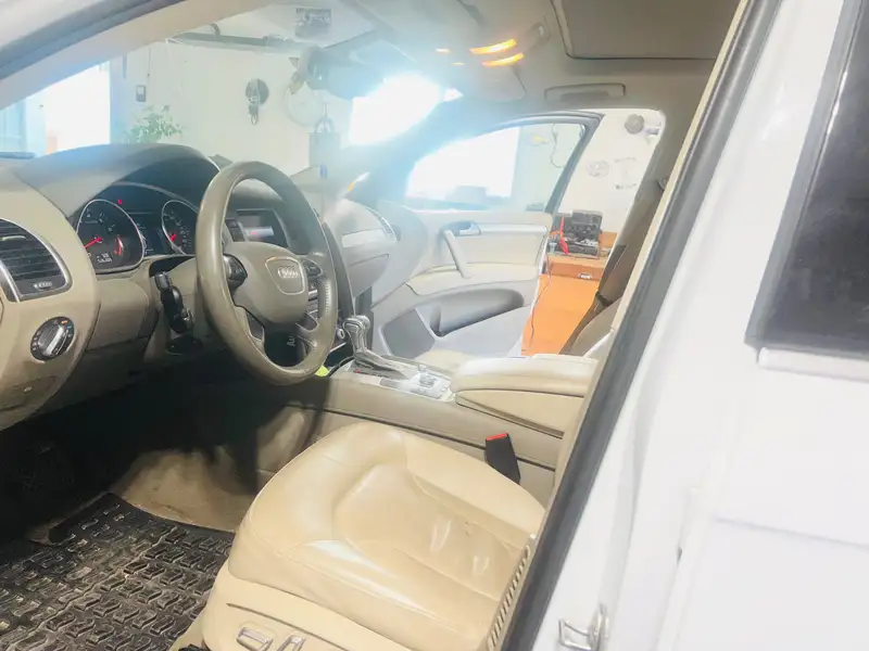 2014 Audi Q7 Progressiv, bílá, 182 948 km, dovoz Kanada — foto 6 z 12