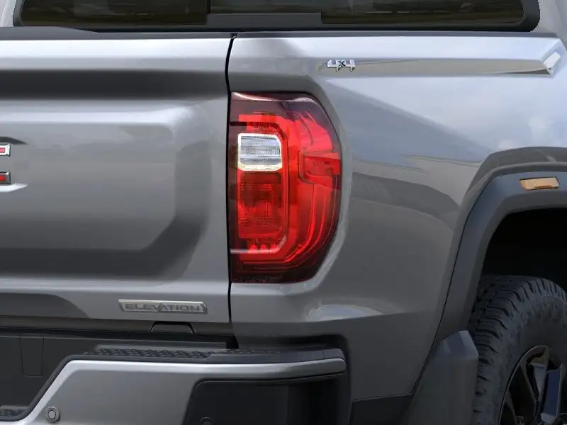 2026 GMC Canyon Elevation, stříbrná, 29 km, dovoz Kanada — foto 11 z 12