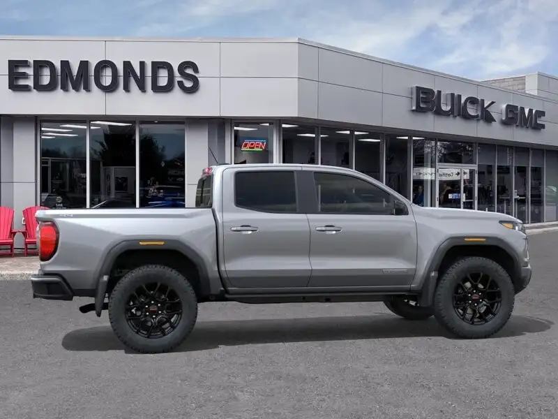 2026 GMC Canyon Elevation, stříbrná, 29 km, dovoz Kanada — foto 6 z 12