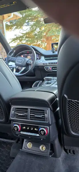 2017 Audi Q7 Technik, šedá, 178 000 km, dovoz Kanada — foto 9 z 12