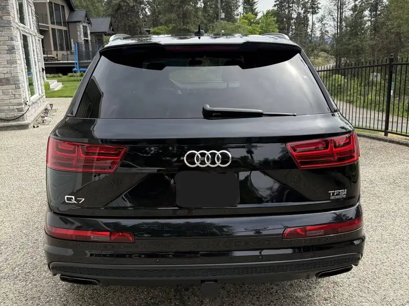 2017 Audi Q7 Progressiv, černá, 143 000 km, dovoz Kanada — foto 3 z 12