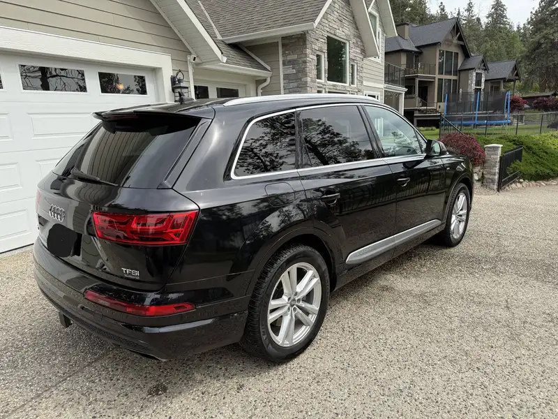 2017 Audi Q7 Progressiv, černá, 143 000 km, dovoz Kanada — foto 6 z 12