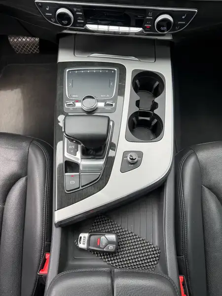 2017 Audi Q7 Progressiv, černá, 143 000 km, dovoz Kanada — foto 9 z 12