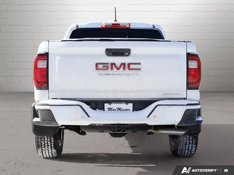 2026 GMC Canyon Elevation, bílá, 16 km, dovoz Kanada — foto 4 z 12