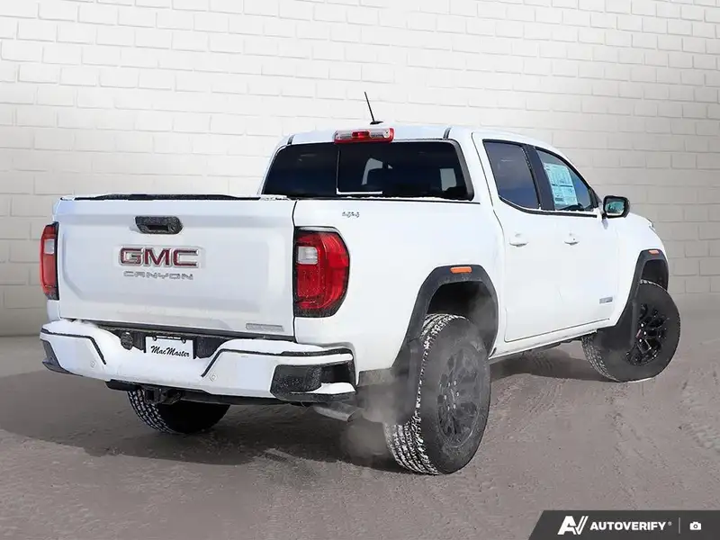 2026 GMC Canyon Elevation, bílá, 16 km, dovoz Kanada — foto 5 z 12