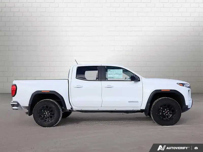 2026 GMC Canyon Elevation, bílá, 16 km, dovoz Kanada — foto 6 z 12