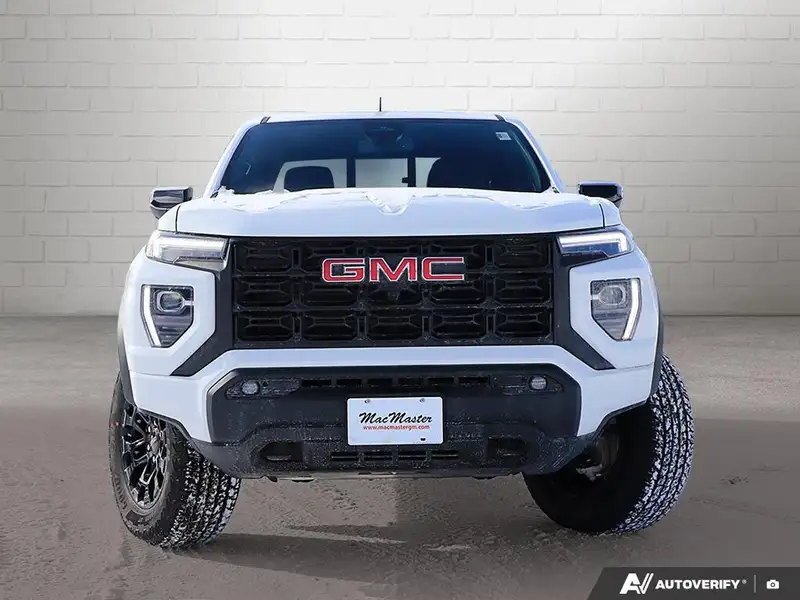 2026 GMC Canyon Elevation, bílá, 16 km, dovoz Kanada — foto 8 z 12