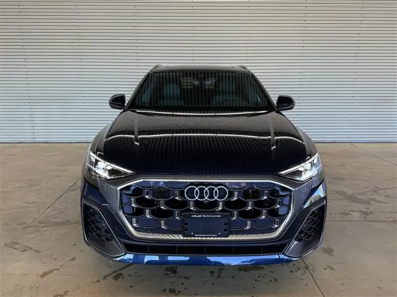 2026 Audi Q8 Progressiv, modrá, 90 km, dovoz Kanada — foto 2 z 12
