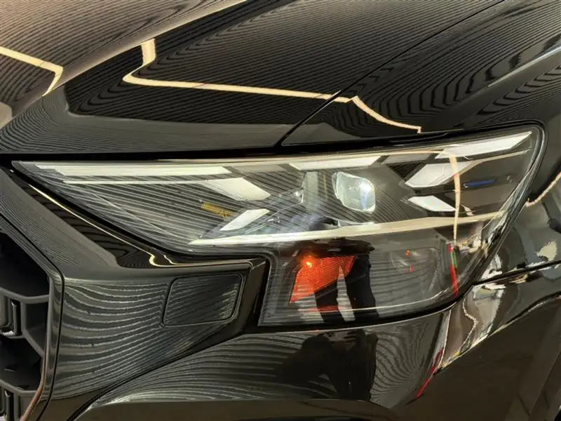2026 Audi Q8 55Technik, černá, 90 km, dovoz Kanada — foto 12 z 12