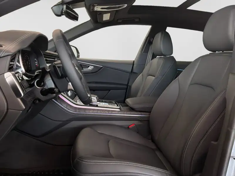 2026 Audi Q8 Progressiv, stříbrná, 90 km, dovoz Kanada — foto 10 z 12
