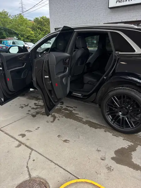 2019 Audi Q8 Progressiv, černá, 156 000 km, dovoz Kanada — foto 4 z 12