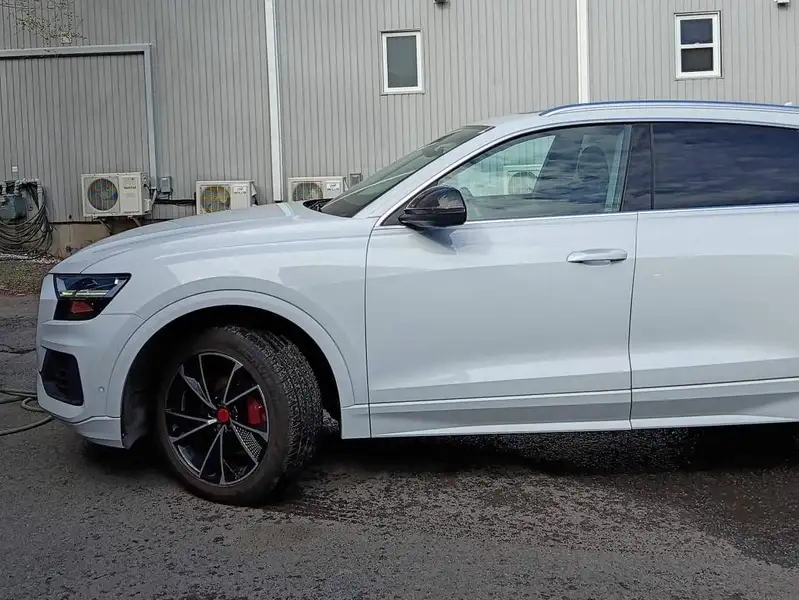 2019 Audi Q8 Progressiv, bílá, 126 000 km, dovoz Kanada — foto 2 z 9