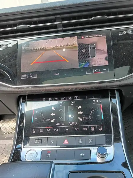 2019 Audi Q8 Progressiv, bílá, 126 000 km, dovoz Kanada — foto 7 z 9