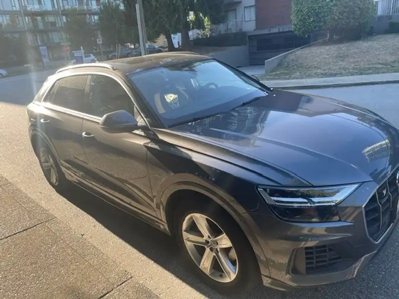 2020 Audi Q8 Progressiv, šedá, 80 000 km, dovoz Kanada — foto 2 z 10