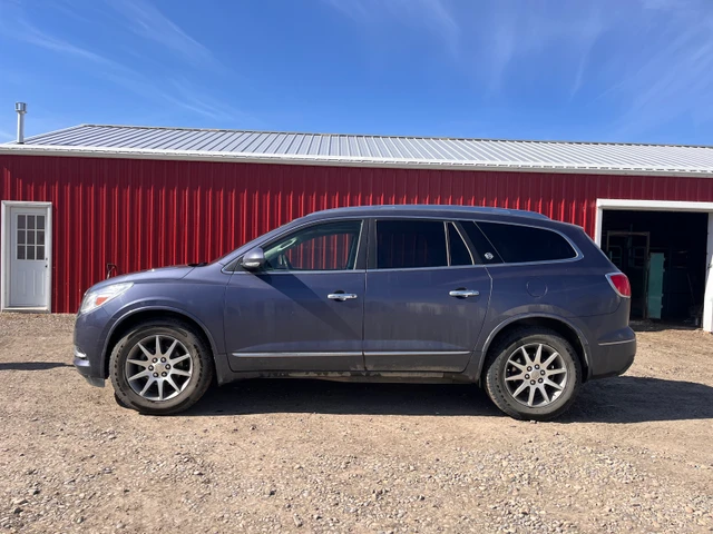 2014 Buick Enclave, modrá, 268 000 km, dovoz Kanada — foto 4 z 5