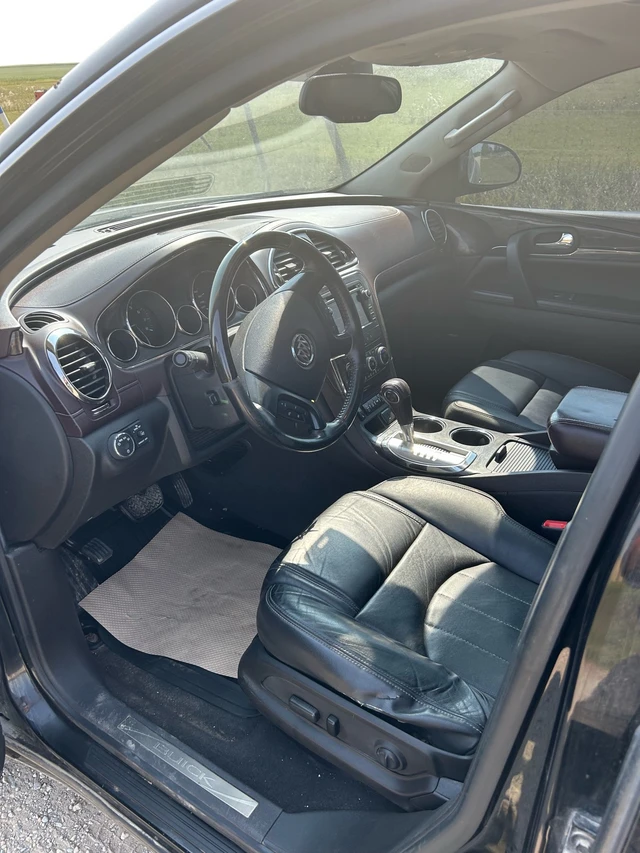 2017 Buick Enclave, 128 000 km, dovoz Kanada — foto 4 z 5