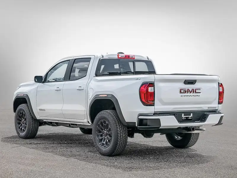 2026 GMC Canyon ELEVATION, bílá, 250 km, dovoz Kanada — foto 4 z 11