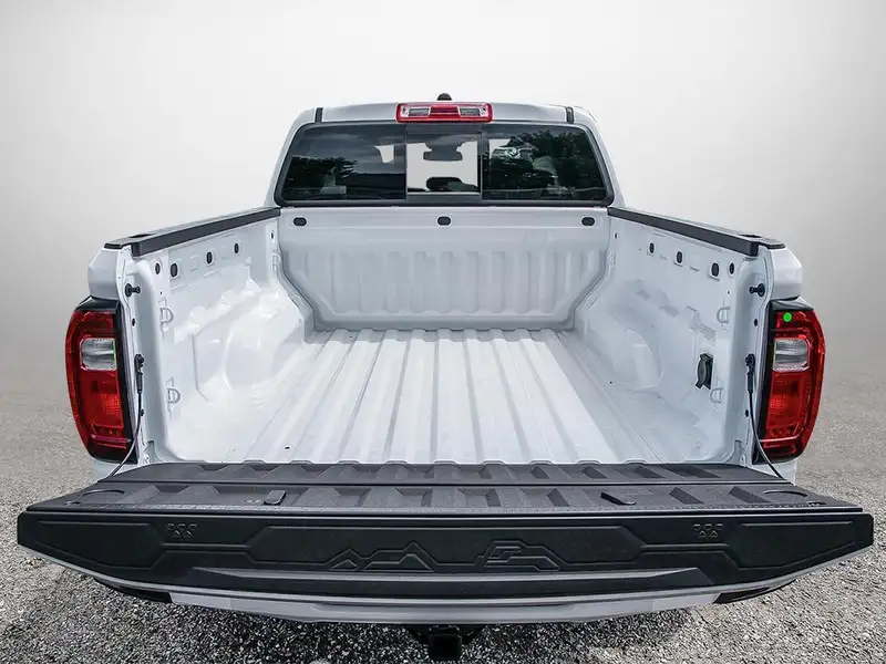 2026 GMC Canyon ELEVATION, bílá, 250 km, dovoz Kanada — foto 7 z 11