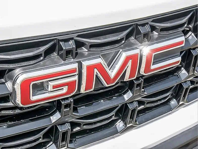 2026 GMC Canyon ELEVATION, bílá, 250 km, dovoz Kanada — foto 9 z 11
