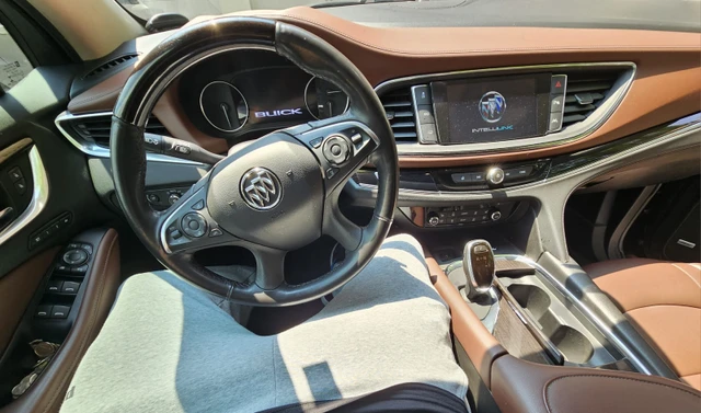 2018 Buick Enclave, 160 000 km, dovoz Kanada — foto 5 z 5