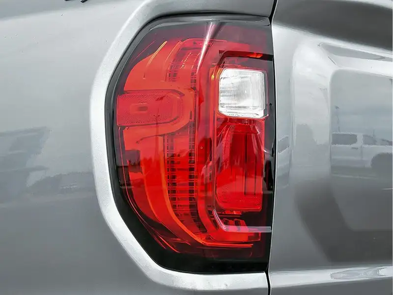 2026 GMC Canyon ELEVATION, stříbrná, 22 km, dovoz Kanada — foto 10 z 10