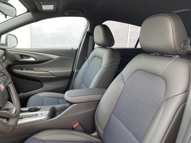 2026 Buick Envista Preferred, bílá, 4 km, dovoz Kanada — foto 13 z 20