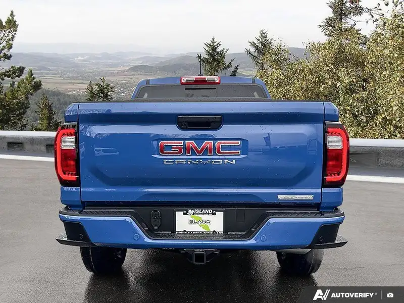 2026 GMC Canyon Elevation, modrá, 22 km, dovoz Kanada — foto 5 z 12