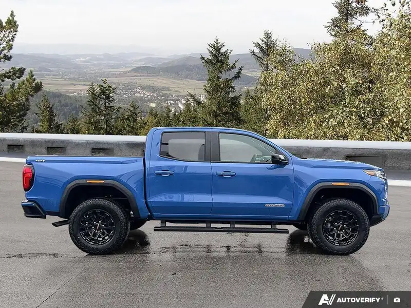 2026 GMC Canyon Elevation, modrá, 22 km, dovoz Kanada — foto 7 z 12