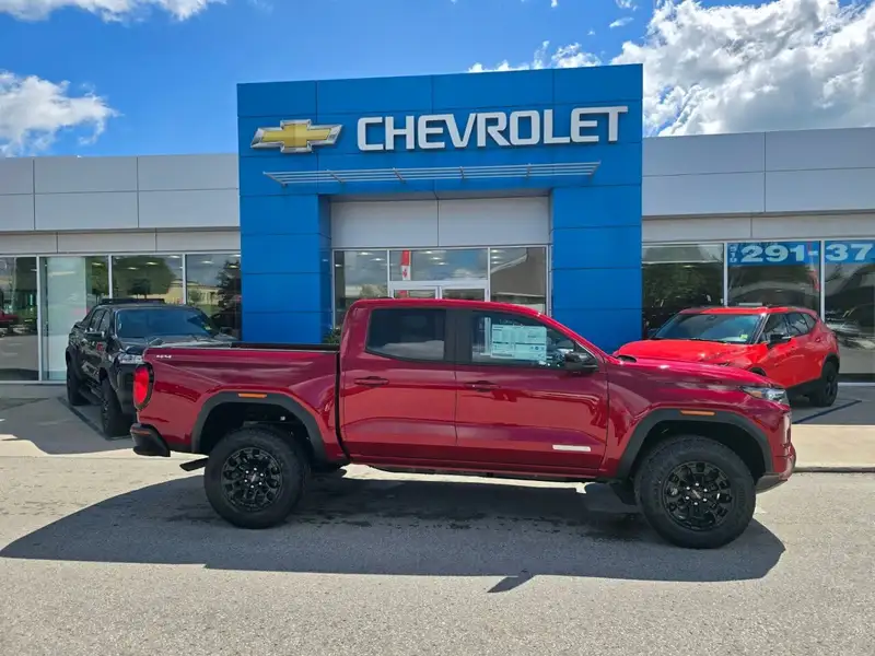 2026 GMC Canyon Elevation, červená, 2 km, dovoz Kanada — foto 2 z 12